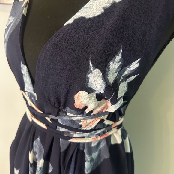 NWT Floral V-Neck Maxi Dress - Picture 3 of 5